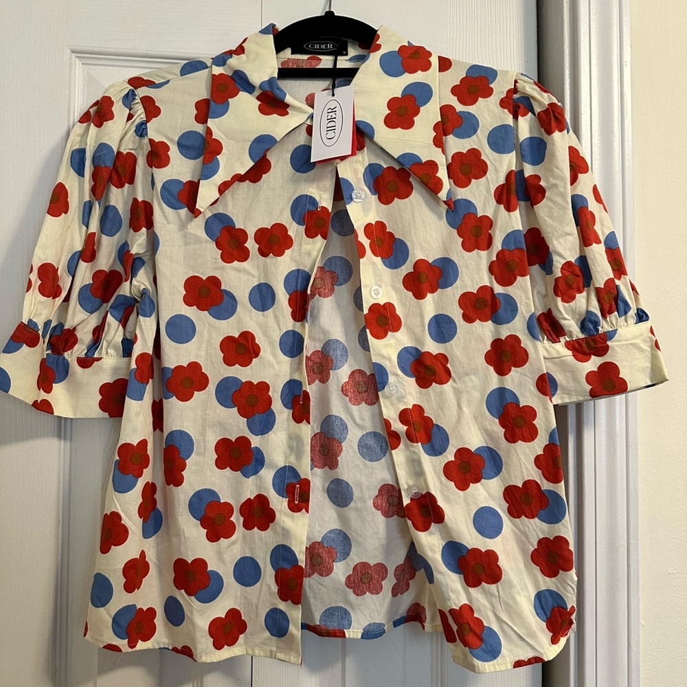Cider White and Red Puff Sleeve Blouse